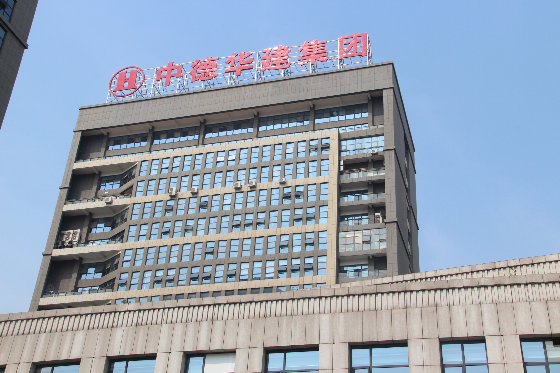 公司大楼正面照 (1).JPG